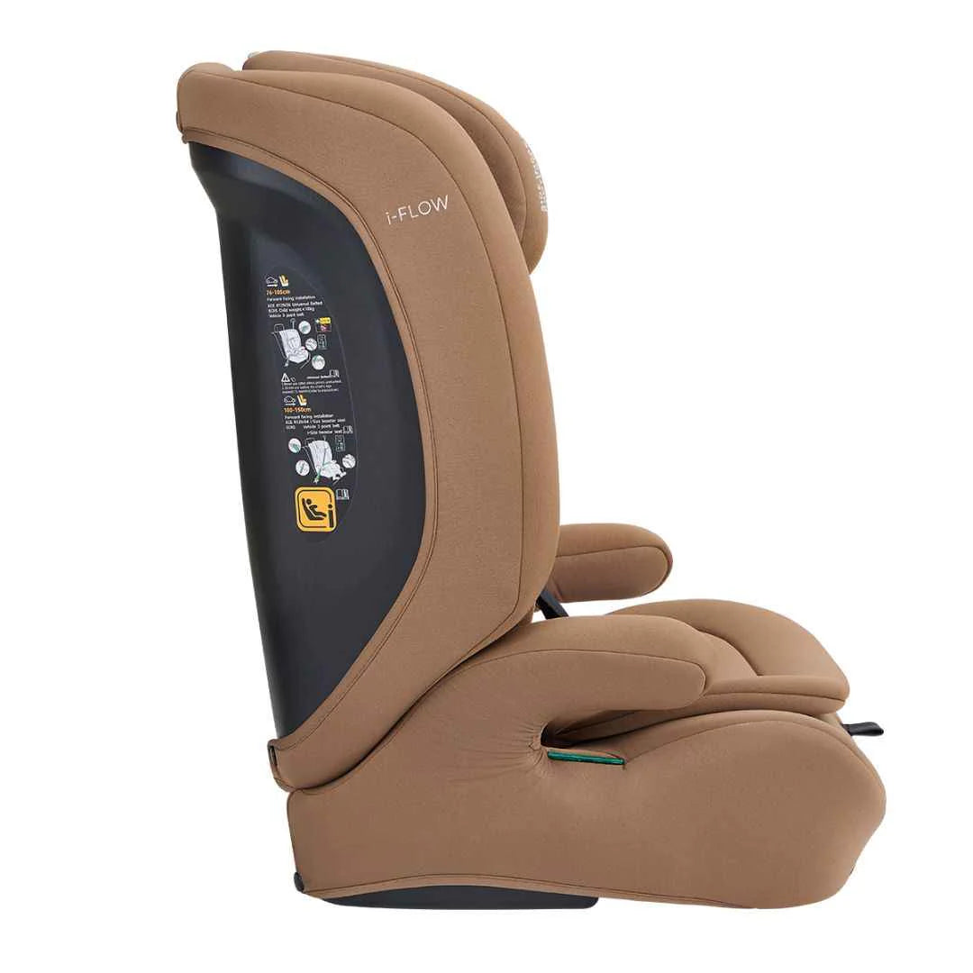 Mocha i-Size car seat side with black label panel and integrated armrest
