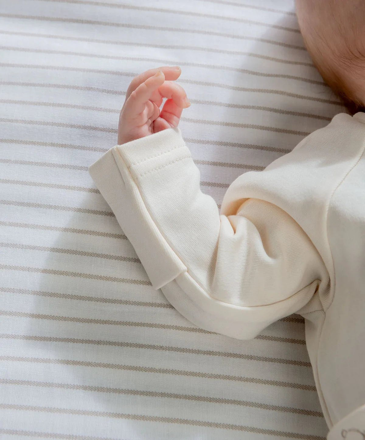 Bear Print Bodysuit & Bottoms Set (2 Pieces) | Bodysuit | Mamas & Papas for Mamas & Papas LB - 6hr