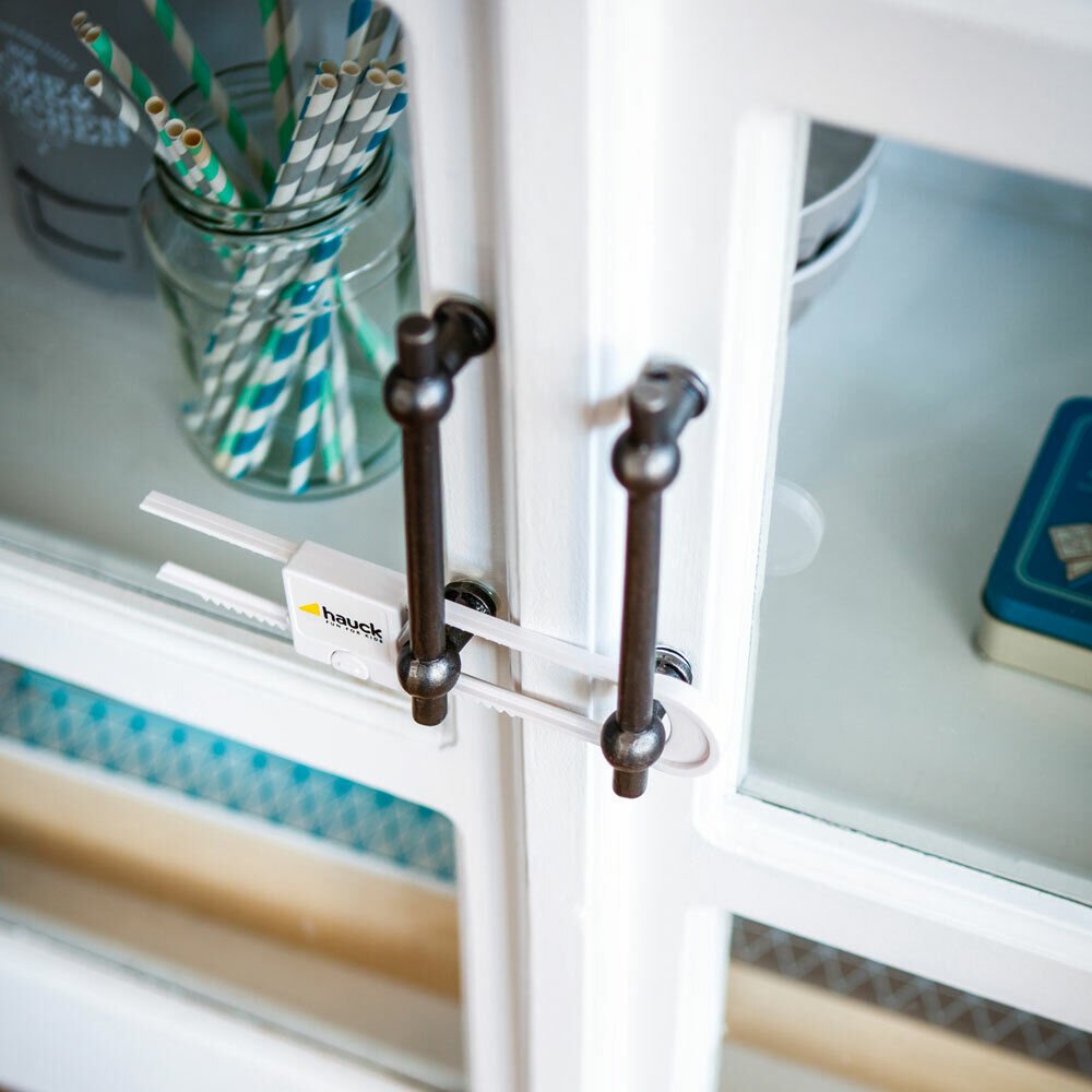 Close Me Safety Lock | Car Seat Accessory | Hauck for Mamas & Papas LB - 6hr