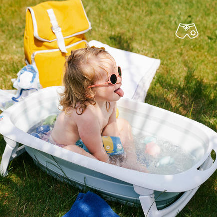 Badabulle Foldable Baby Bathtub | Mamas & Papas, Babies, Nursing, Bathtub