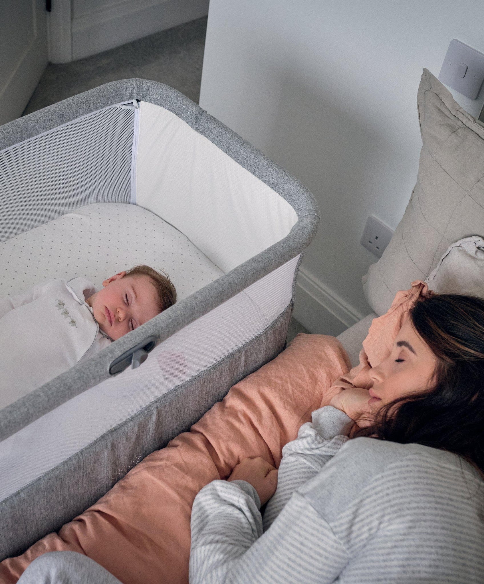 Mamas & Papas Bedside Crib - Grey | Mamas & Papas, Babies, Nursing, Bedside Crib
