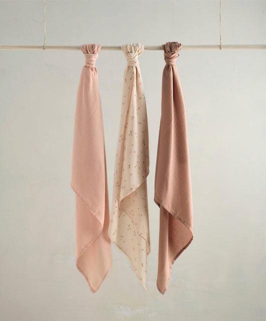 Mamas & Papas Large Muslin Cloths 3 Pack Welcome to the World Wildflower | Mamas & Papas, Babies, Nursing, 