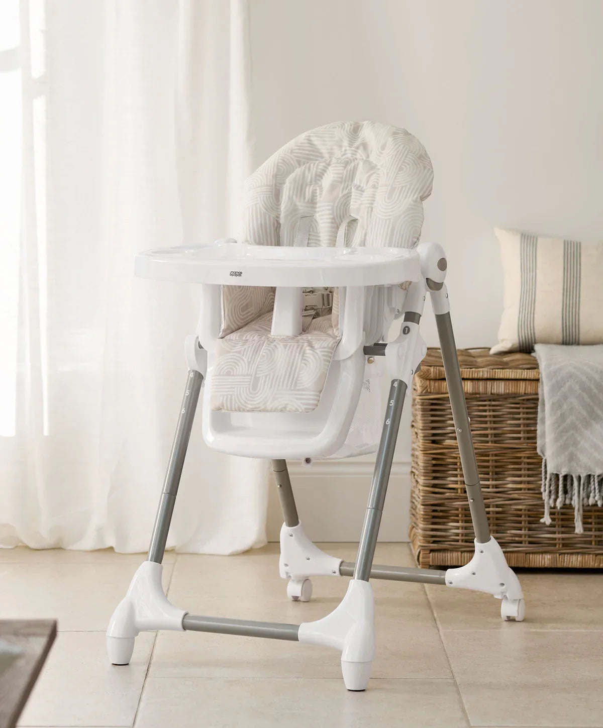 Snax Highchair
