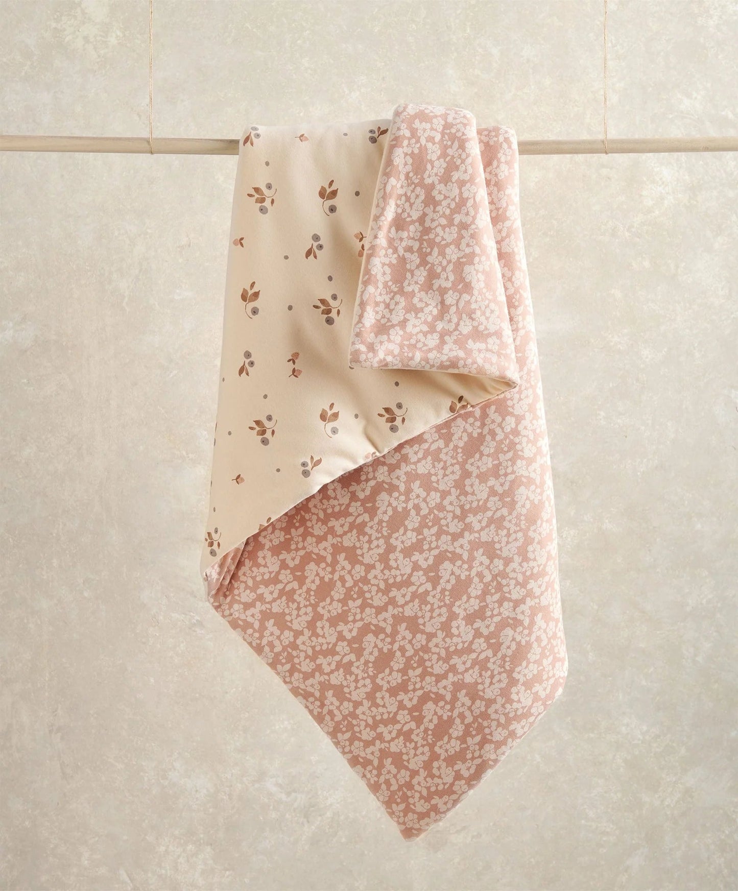 Mamas & Papas Quilt (2.5 Tog) - Berry/ Peony | Mamas & Papas, Babies, Nursing, 