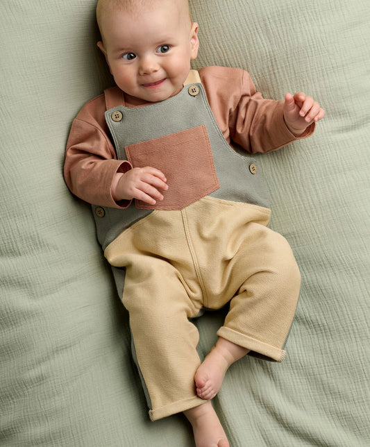 Baby color-block dungaree outfit set with long-sleeve top, pink sleeves, gray bib