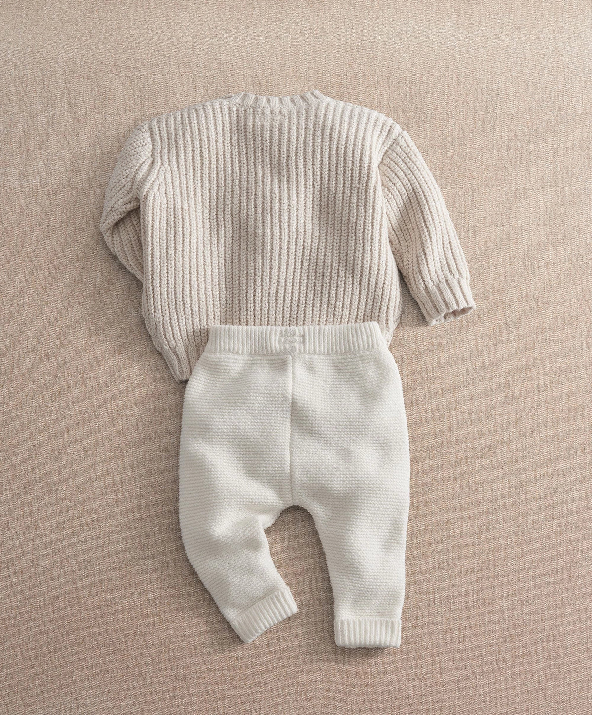 2-piece duck legging set: cream long-sleeve sweater and knit legging pants