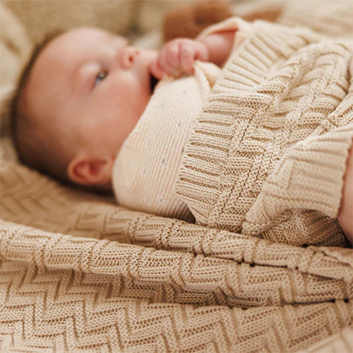 Cotton knitted blanket in beige with textured chevron pattern