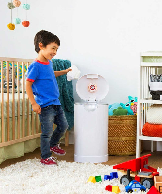 Munchkin Diaper Pail Powered By Arm & Hammer | Mamas & Papas, Babies, Nursing, Diaper Bin