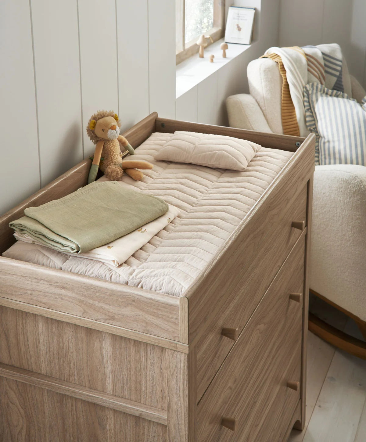 Barton Dresser Changer - Oak