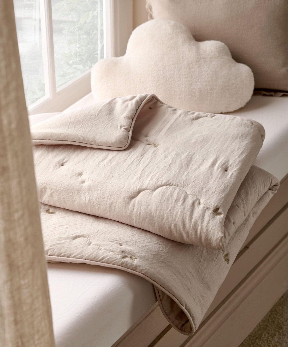 Quilt 4.0 Tog Welcome to the World Duckling Soft Taupe | Quilt | Mamas & Papas for Mamas & Papas LB - Baby Quilts & Blankets