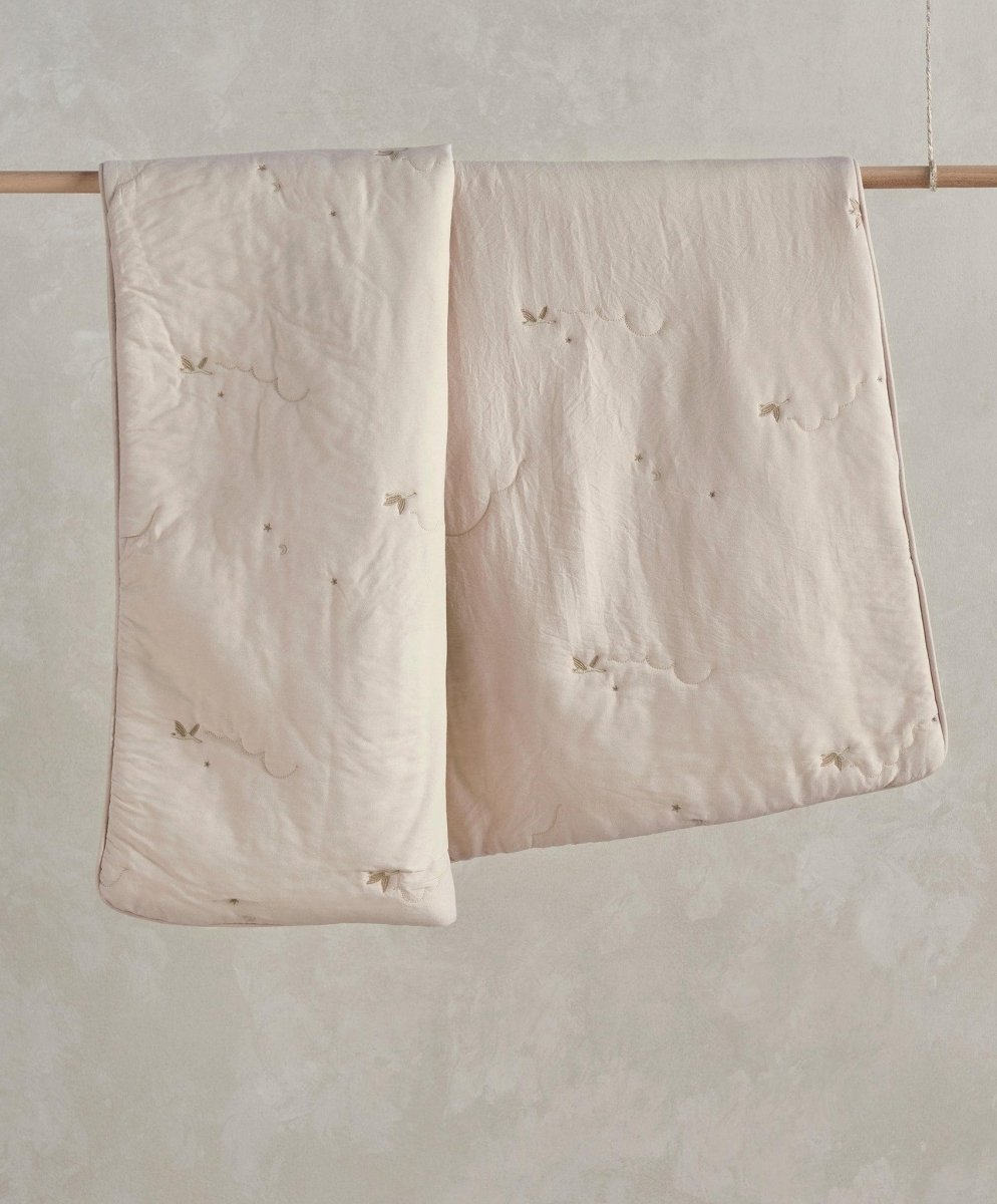 Quilt 4.0 Tog Welcome to the World Duckling Soft Taupe | Quilt | Mamas & Papas for Mamas & Papas LB - Baby Quilts & Blankets