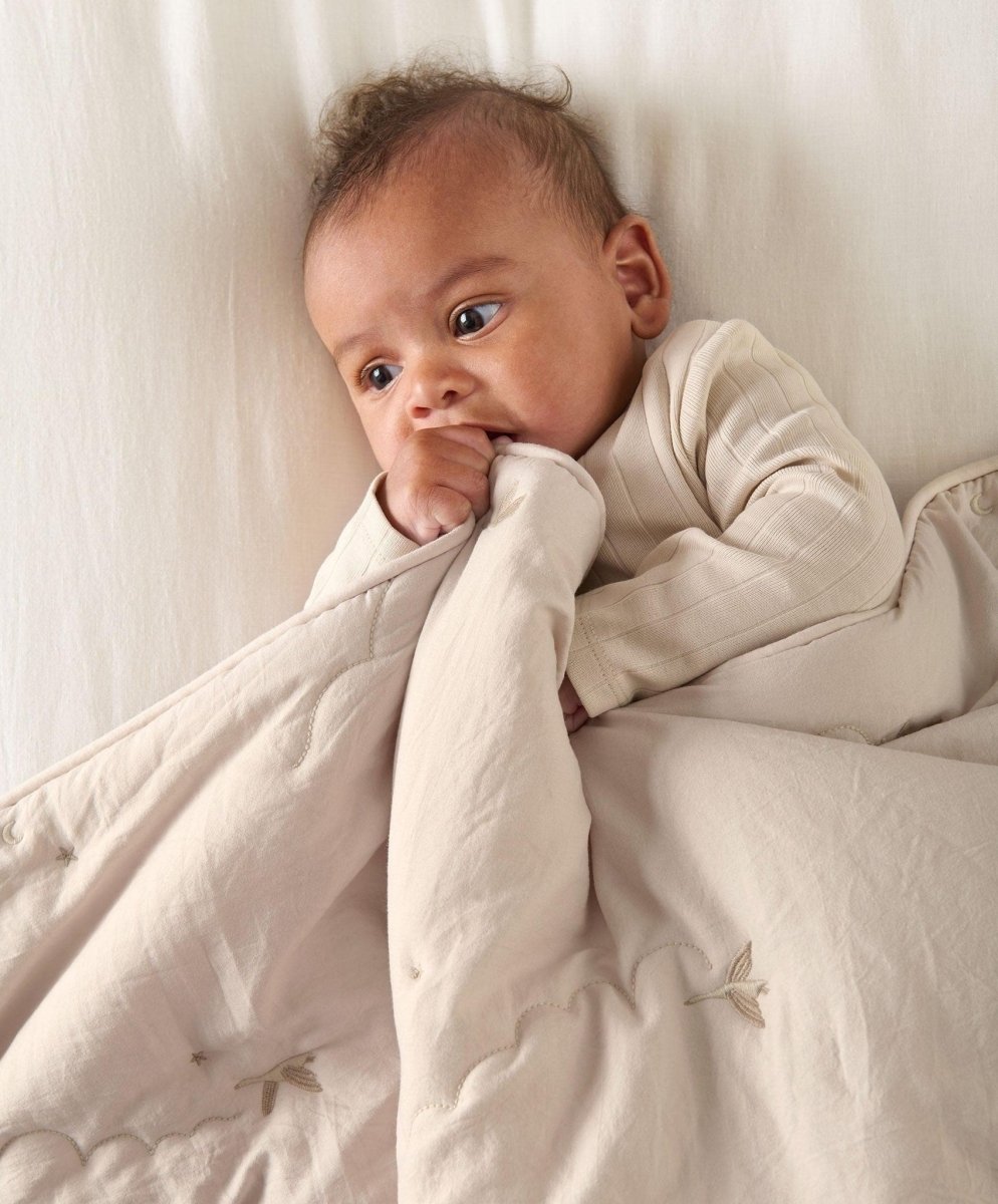 Quilt 4.0 Tog Welcome to the World Duckling Soft Taupe | Quilt | Mamas & Papas for Mamas & Papas LB - Baby Quilts & Blankets