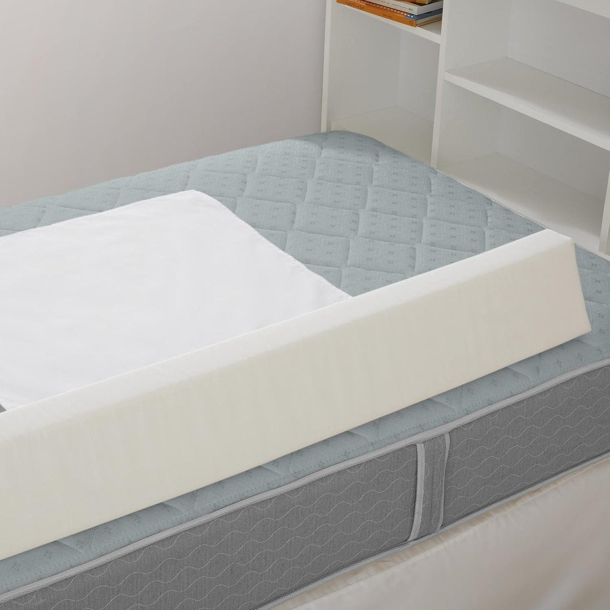 Soft & Secure Bedrail Bumper, Twin, White | Bed Rail | Summer Infant for Mamas & Papas LB - 6hr